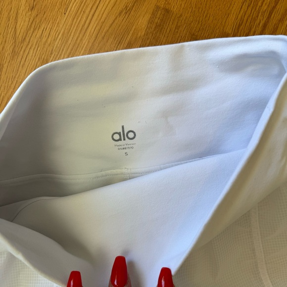 ALO Yoga White high waisted circuit double layer Bike Shorts sz small - Picture 7 of 10